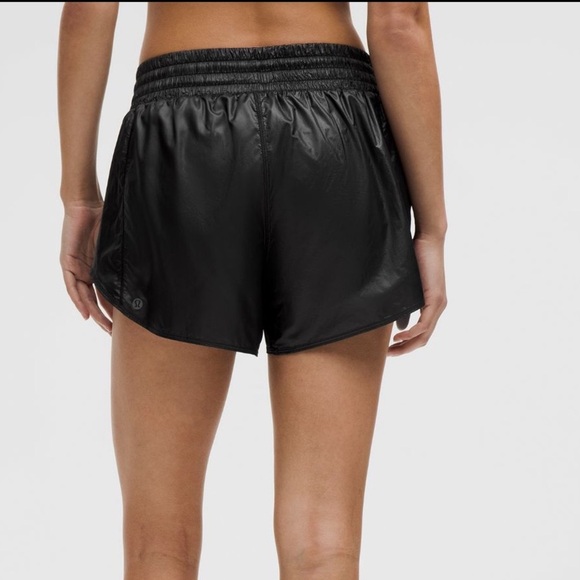 NWT Lululemon Hotty High rise lined 4” Athletic Shorts Matte sheen black size 6 - Picture 3 of 6